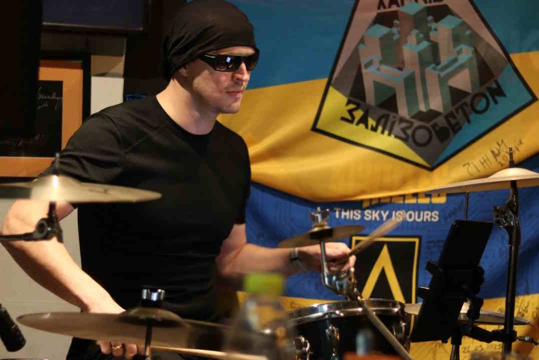 MeoW musicians performing live